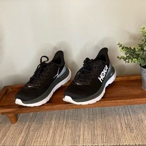 HOKA women’s Mach 4 size 8 shoe in black and white